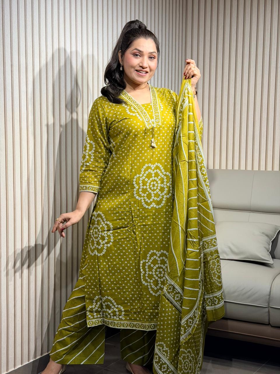 Bandhani-Gujarat’s favourite dress