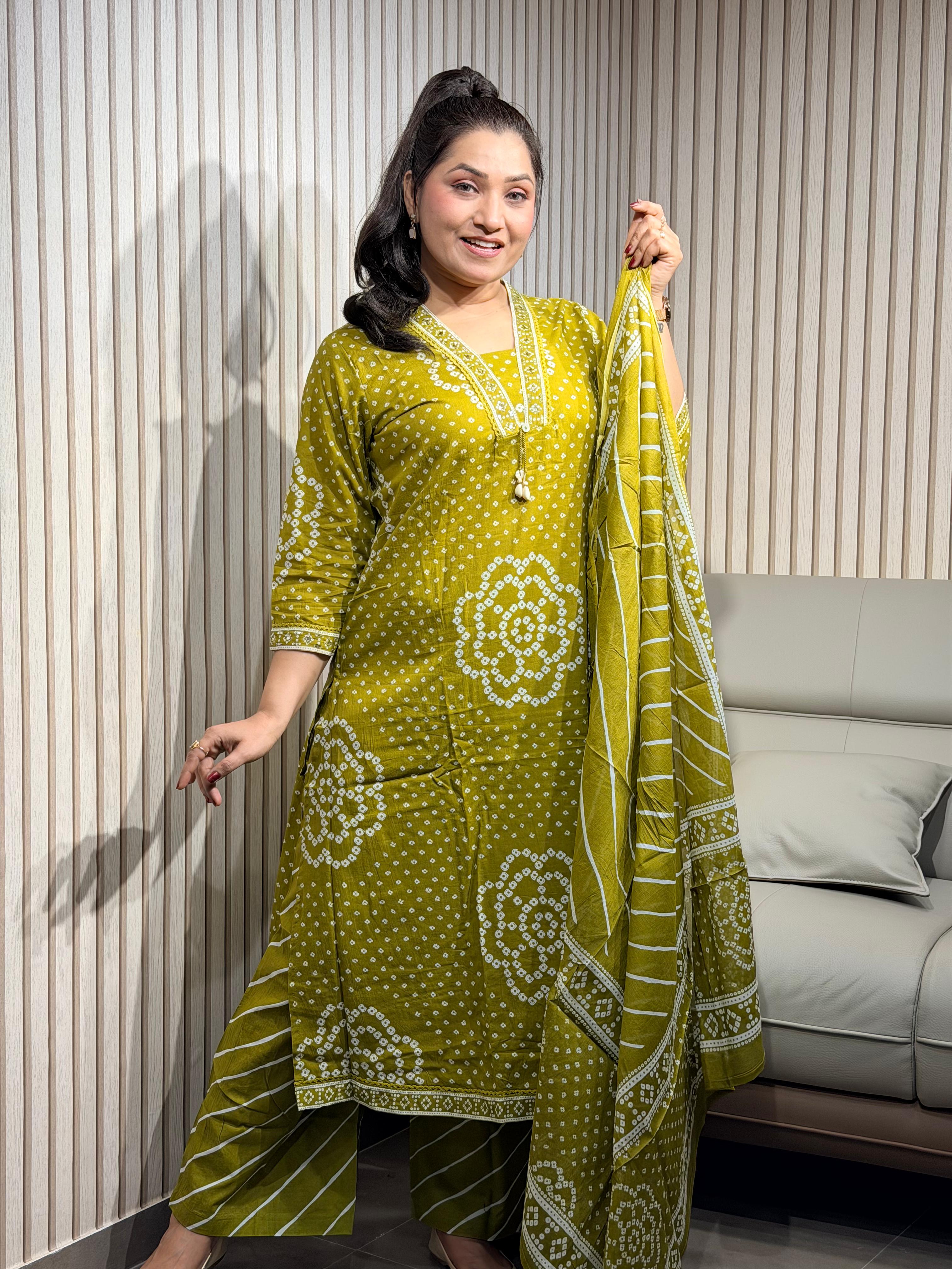 Bandhani-Gujarat’s favourite dress