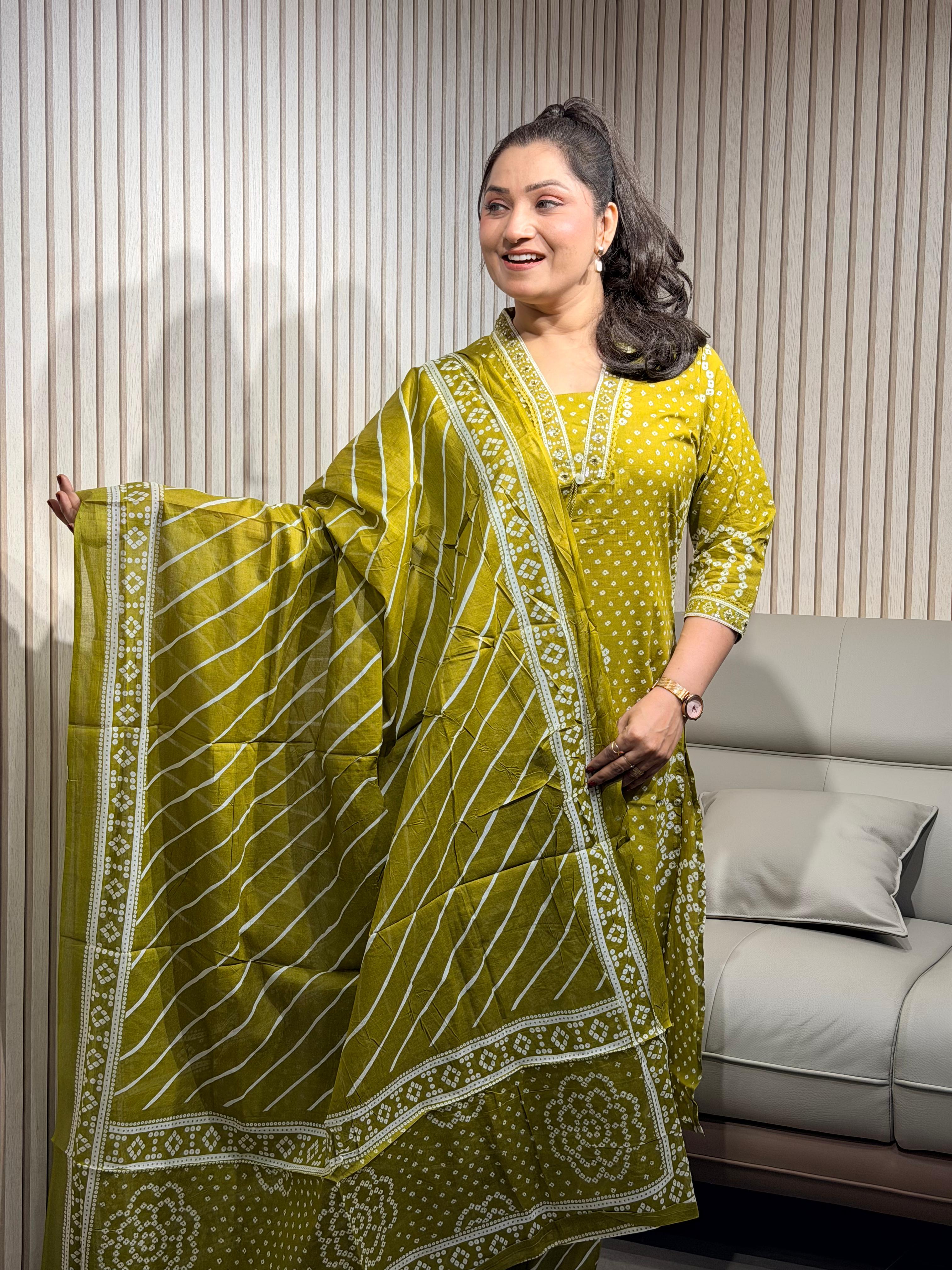 Bandhani-Gujarat’s favourite dress