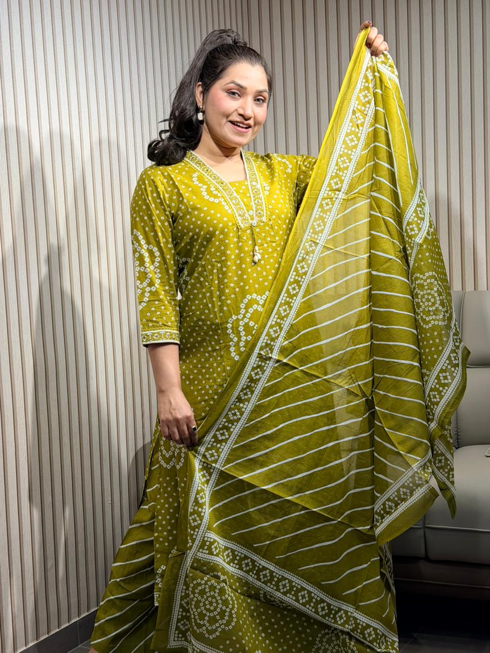 Bandhani-Gujarat’s favourite dress